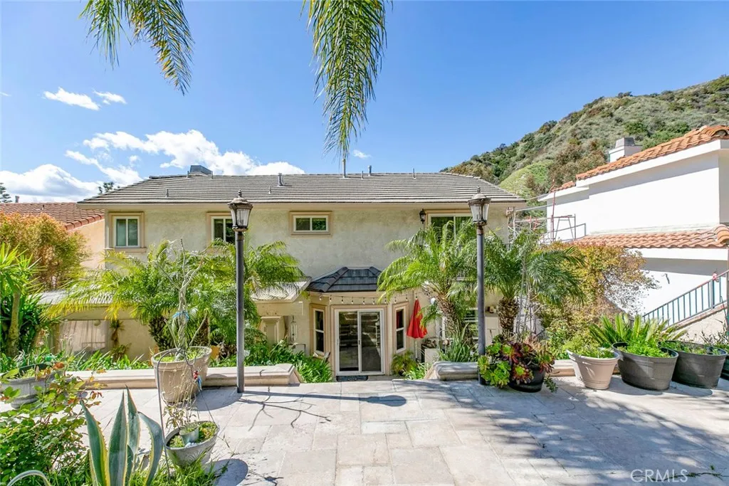 521 S Via Montana, Burbank, California 91501 home-pic-60